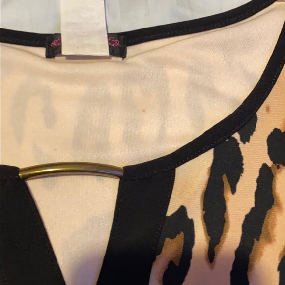 Beautiful Patterned Shirt - Picture 2 of 4